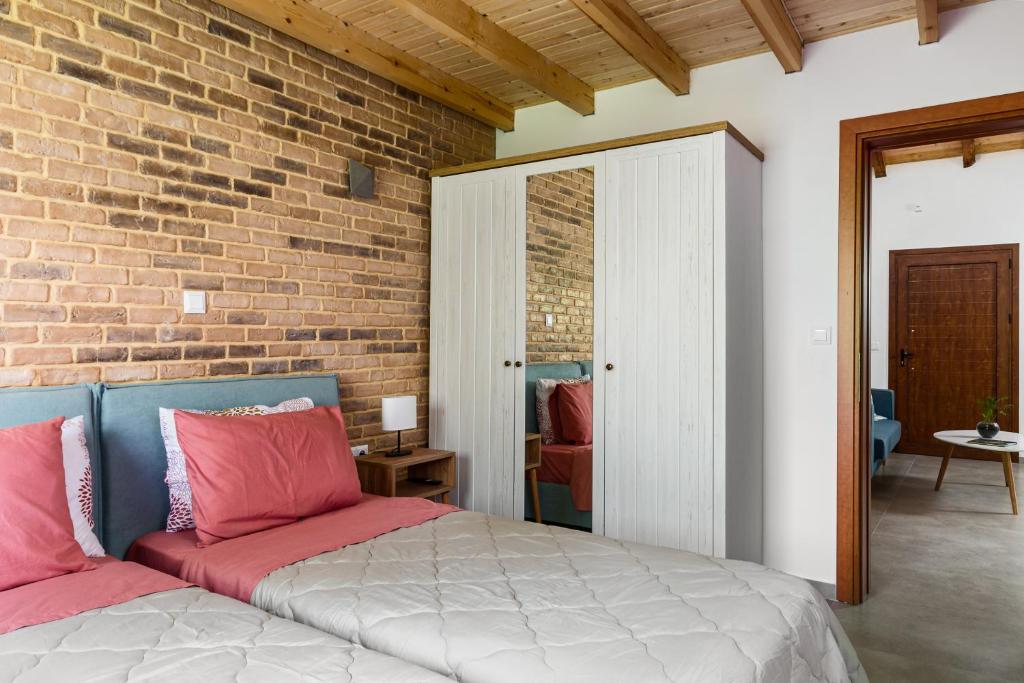 Eloise Apartments photo 2