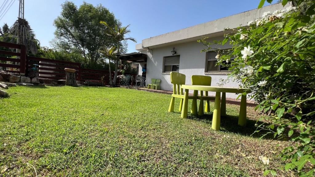 A beautiful bright unit with a large front yard. photo 2