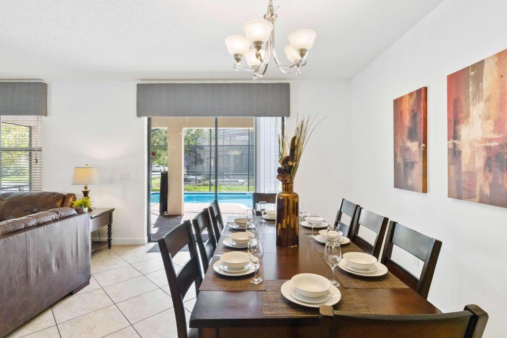 GIANT Villa wPrivate Pool&Spa, Game Room, & More photo 1