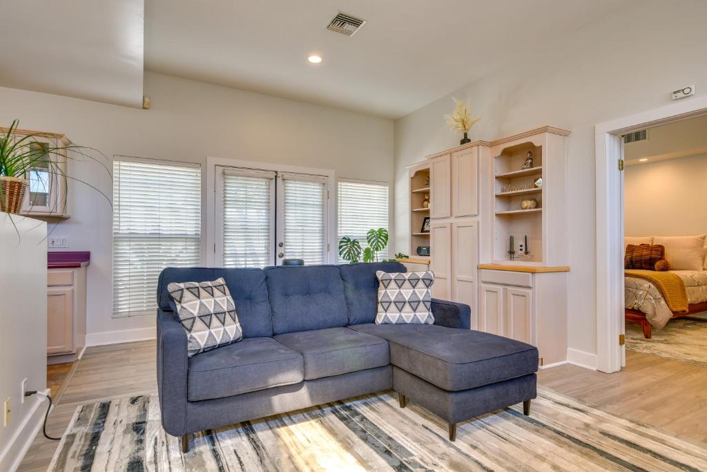 Luxe Pasadena Casita with Fireplace and Grill photo 3