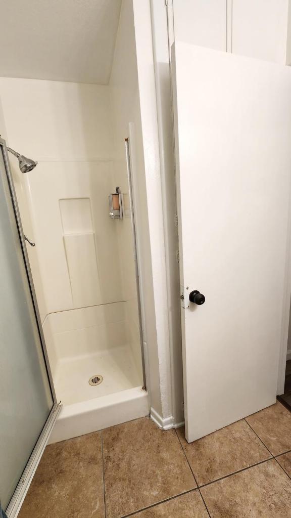 Private, Spacious, 4x Queen, 300 MBPS Internet with Backyard! - Tap to explore photos