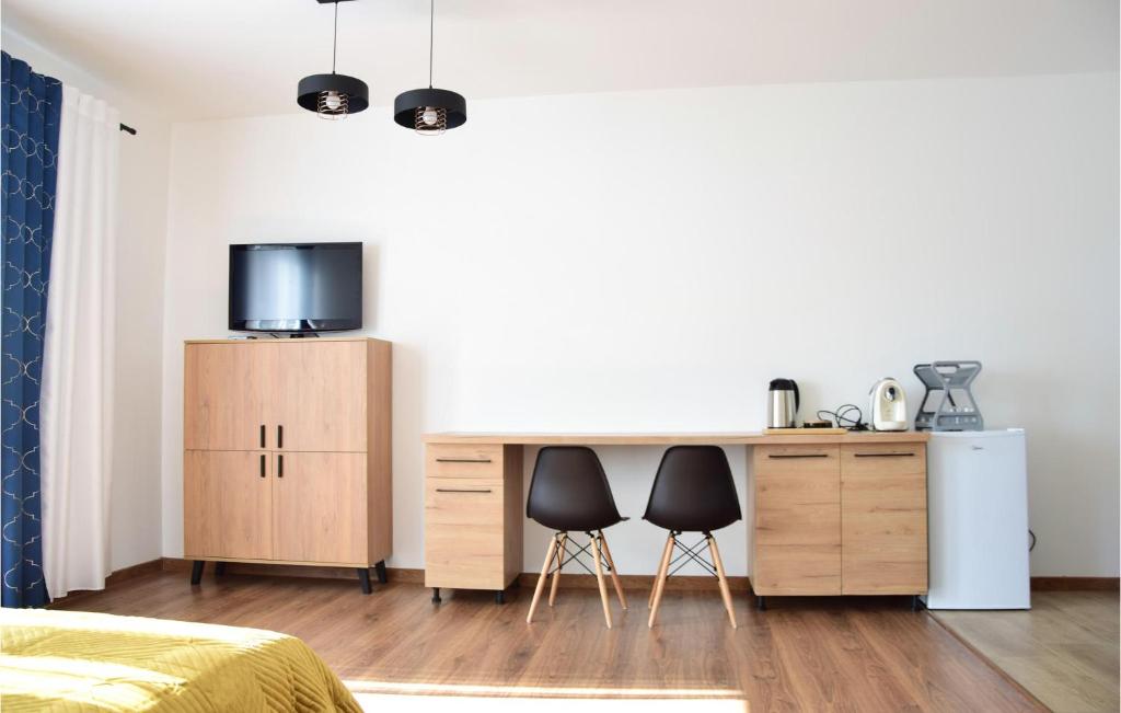 Stunning Apartment In Wilcze With Jacuzzi, Sauna And Wifi photo 3