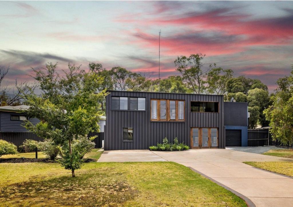 Maravedi - Modern 5-bedroom home with spa photo 1