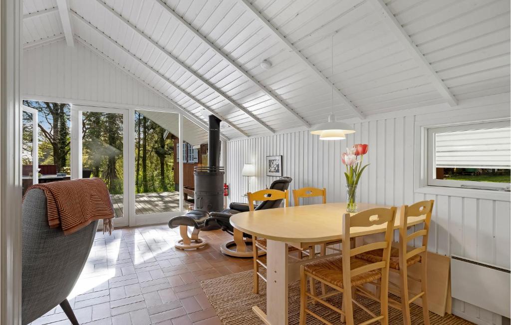 Amazing Home In Munke Bjergby With Wifi And 4 Bedrooms photo 2