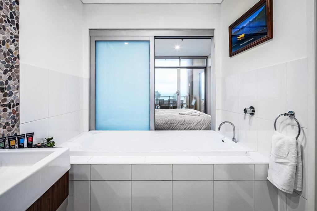 Penthouse 406 The Frontage Victor Harbor - Tap to explore photos