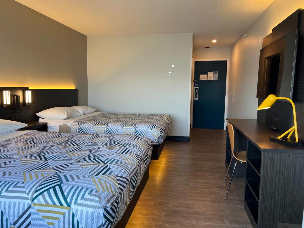 Motel 6 Indianapolis, IN image
