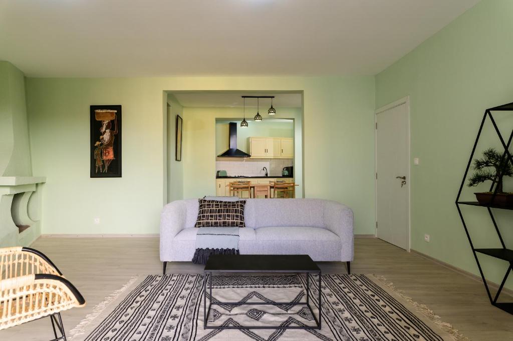 Newly renovated & cozy apartment photo 2
