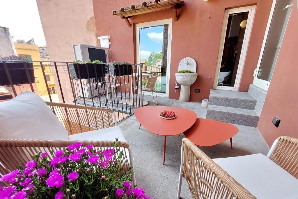 YCH Elegant flat with terrace to Trastevere Room Type - Two-Bedroom Apartment