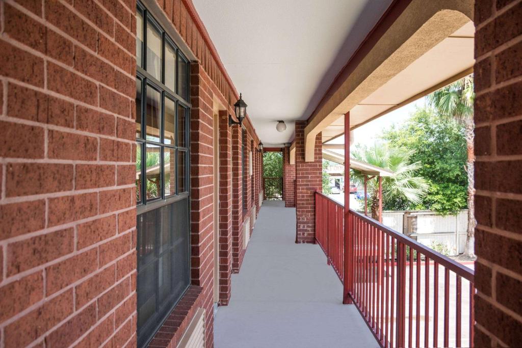 Super 8 by Wyndham Houston West Katy image