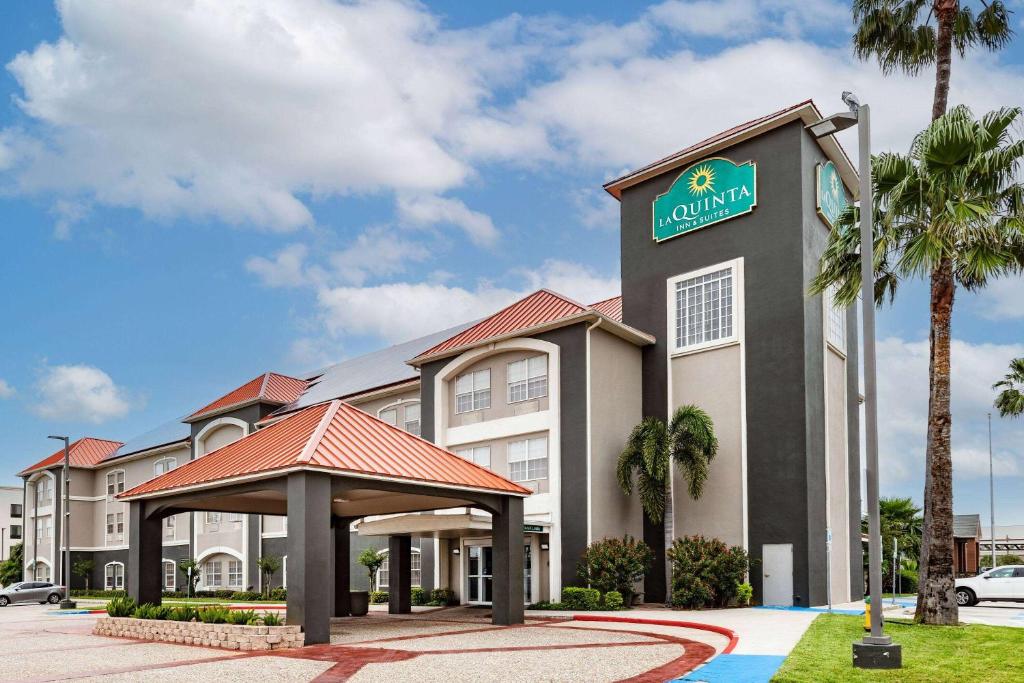 La Quinta Inn & Suites by Wyndham Pharr RGV Medical Center image