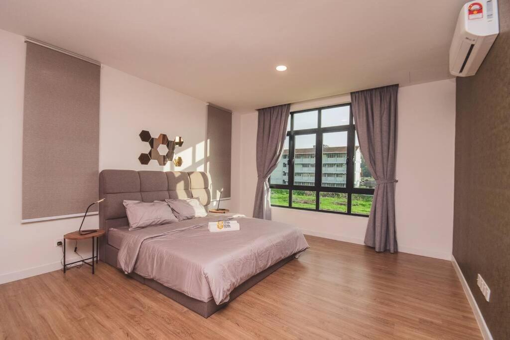 Luxury 3-sty semi-D 5BR 5Bath@Batu Ferringhi 15ppl photo 4