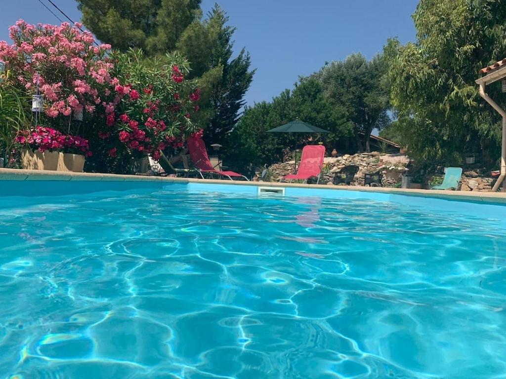 Maison d'Izzy, villa with private swimming pool and outdoor kitchen