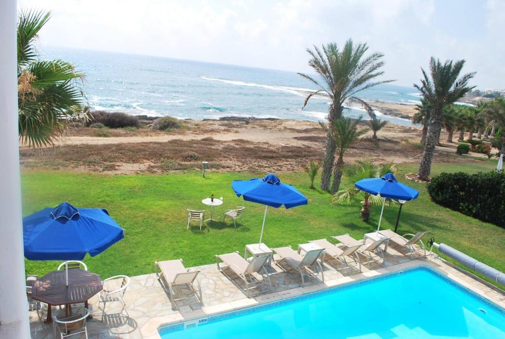 Sea Front Villa, Heated Private Pool, Amazing location Paphos 323 photo 3
