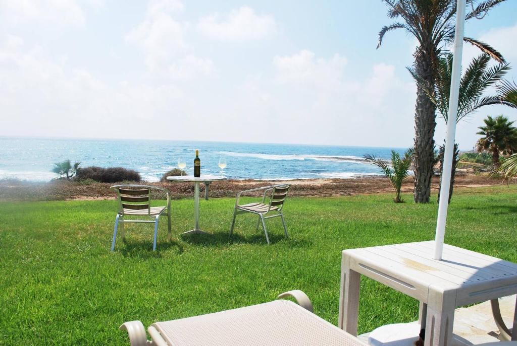 Sea Front Villa, Heated Private Pool, Amazing location Paphos 323 photo 2
