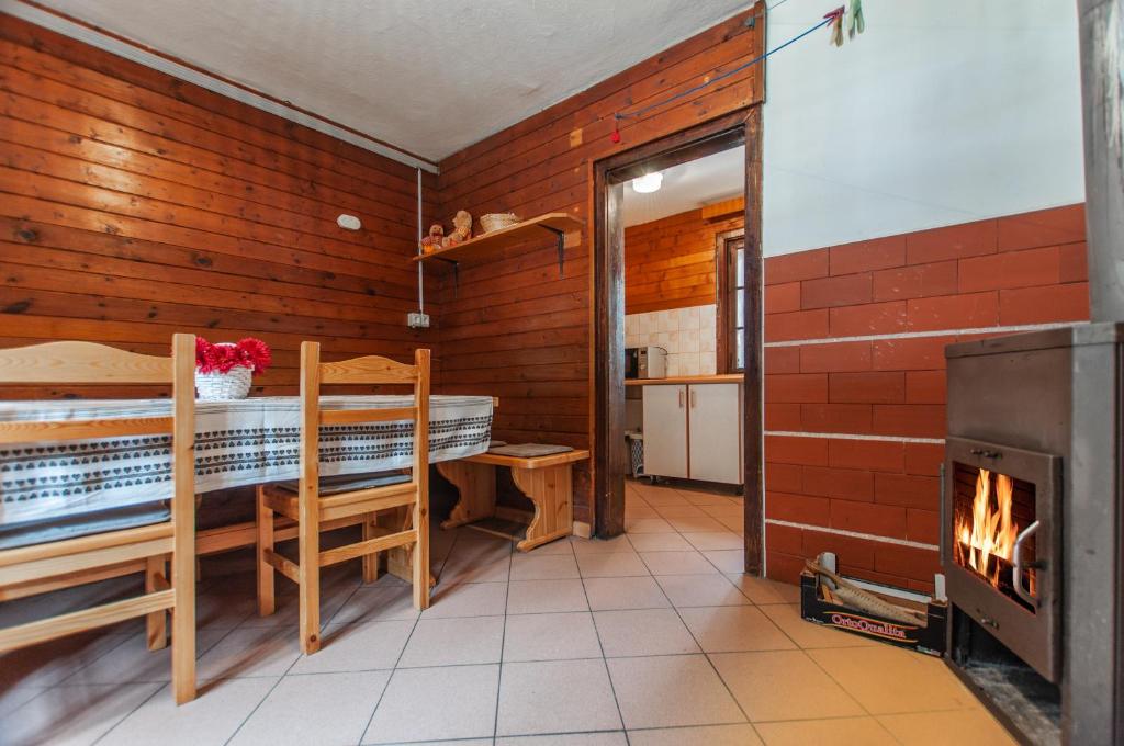 Mala koča Wooden Cabin photo 1