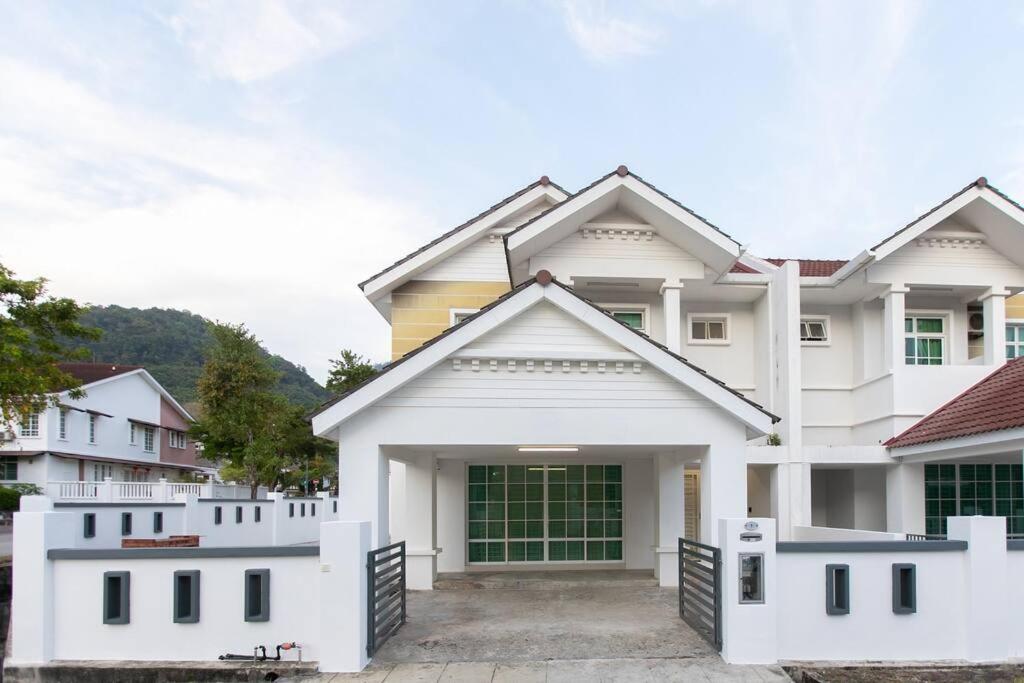 Penang Balik Pulau Swimming Pool BBQ Homestay photo 1