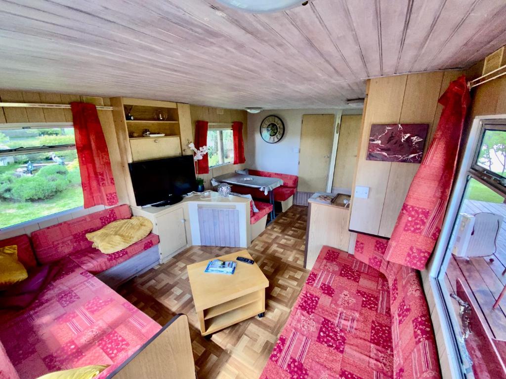 Mobilhome sous chalet en bois au calme à la ferme photo 1