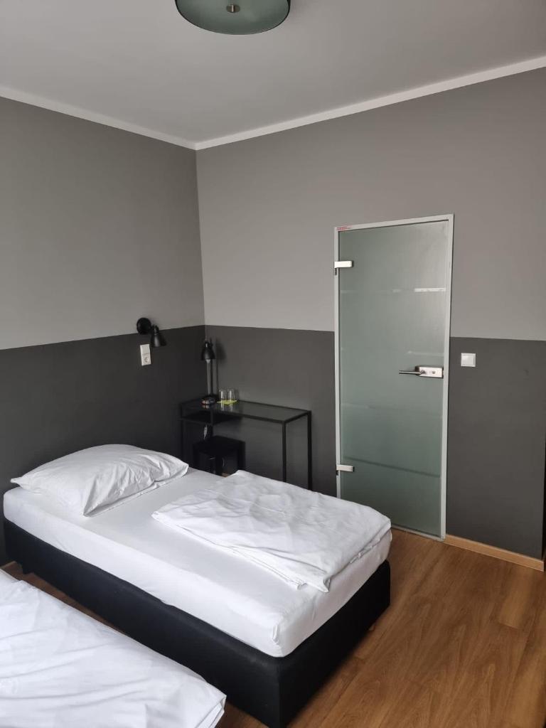 Hotel Fly ´ In Room Type - Double Room with Private Bathroom