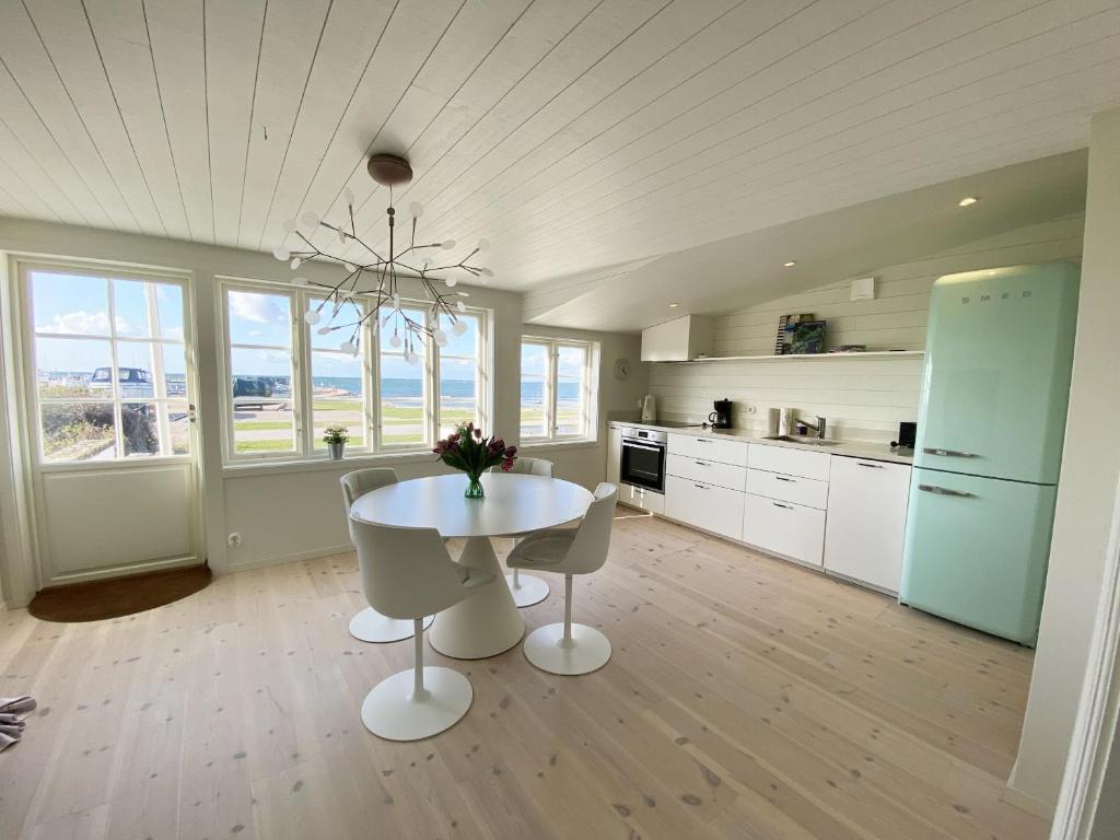 Street house by Torekov harbor with sea view photo 4