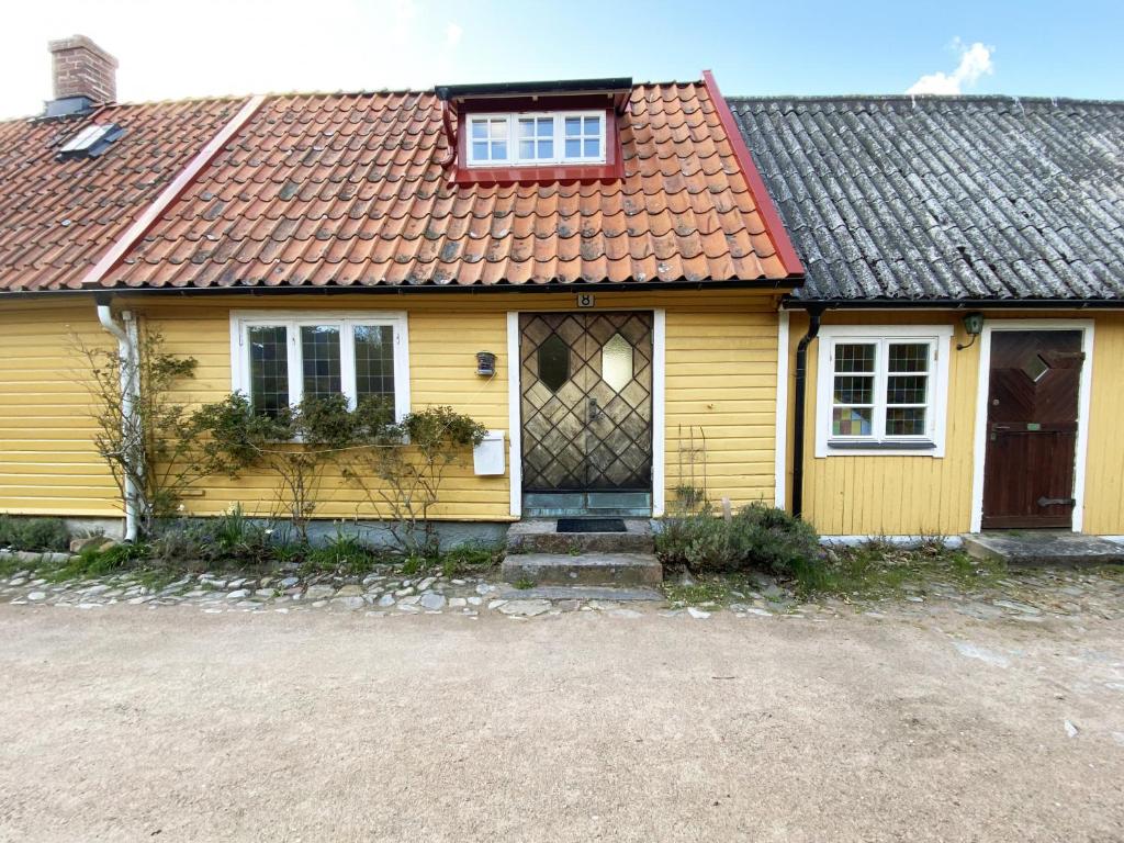 Street house by Torekov harbor with sea view photo 3