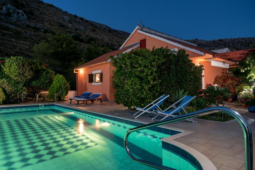 House Aquarius photo 2