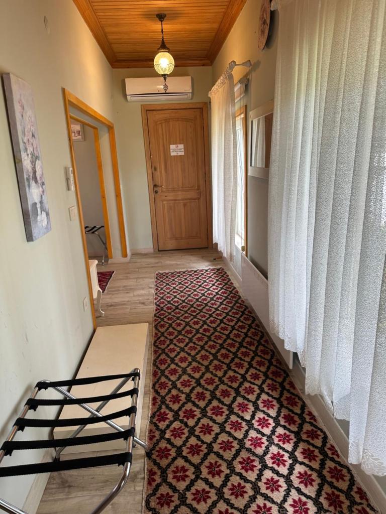 Three Palms Suites photo 4
