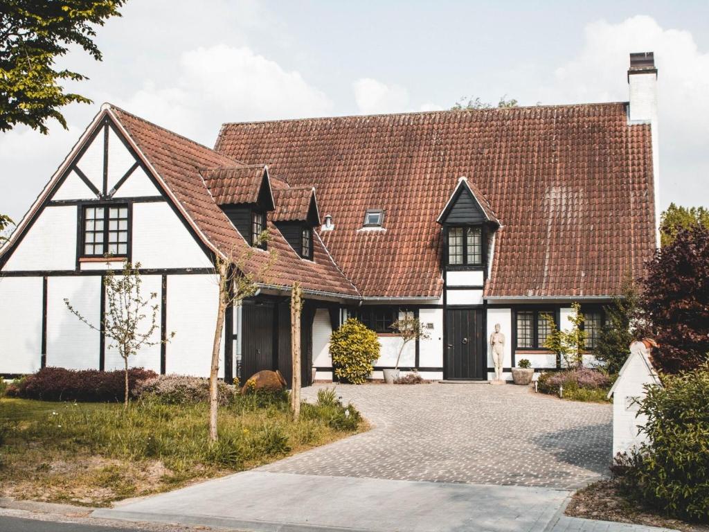 Modern holiday home in Bazel with garden