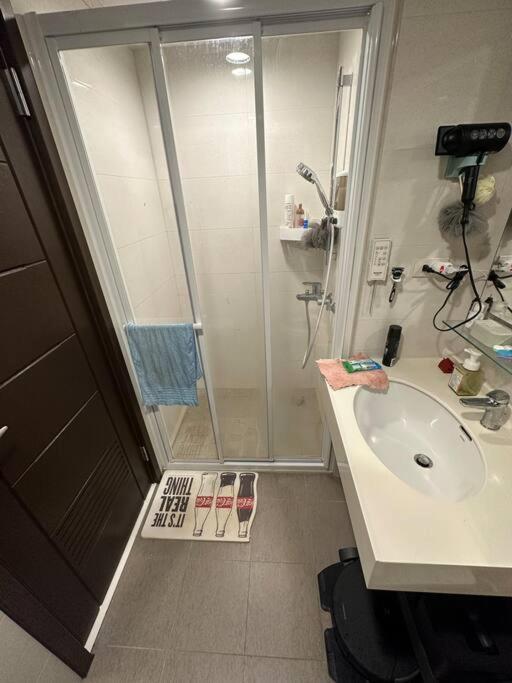 MingHOW'S House 清水海線溫馨客房有雙人床位、電視、冷氣、獨立衣櫃 photo 4