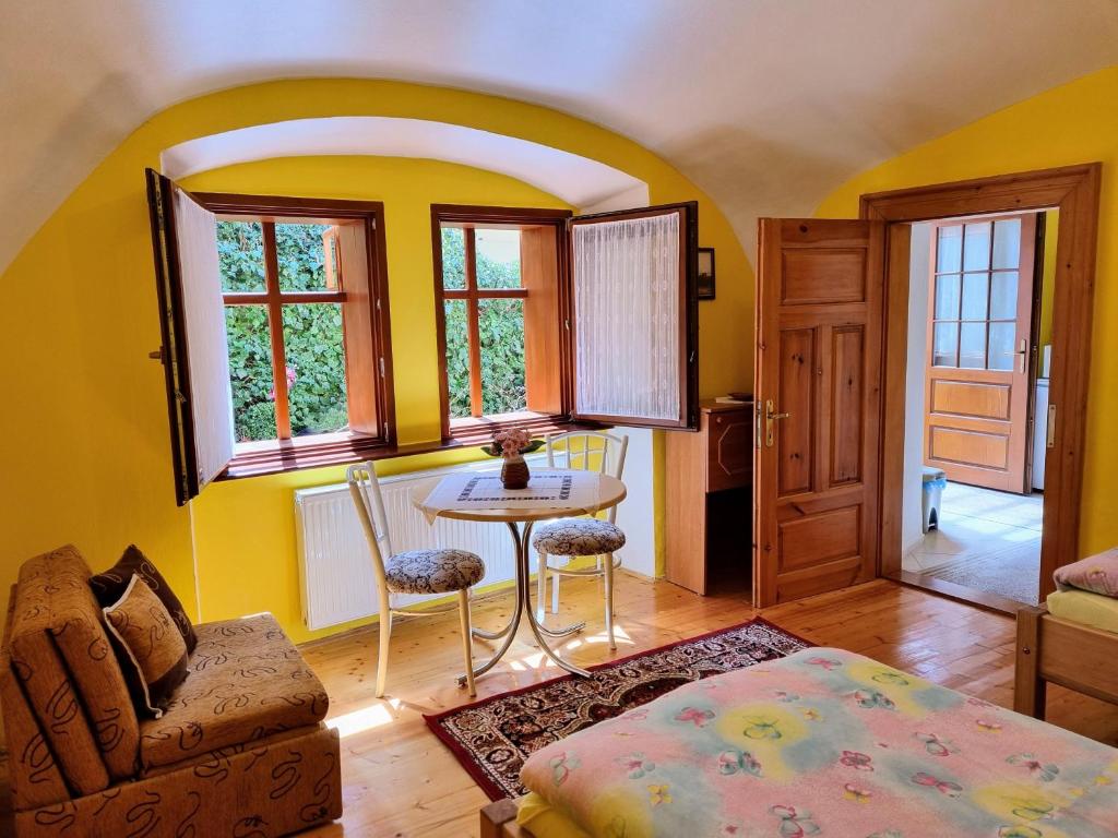 Historical house in the center Levoča with parking photo 1