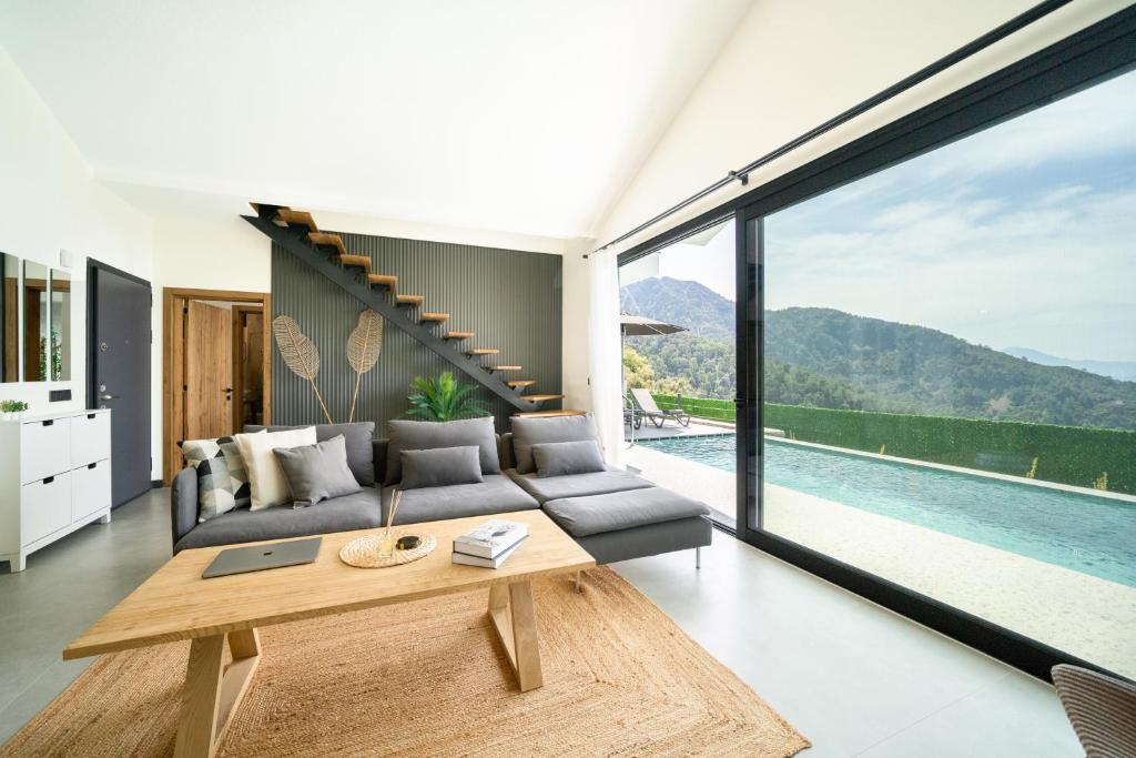 Villa Oxy Private Pools & Seaview & Heated Indoor Pool photo 2