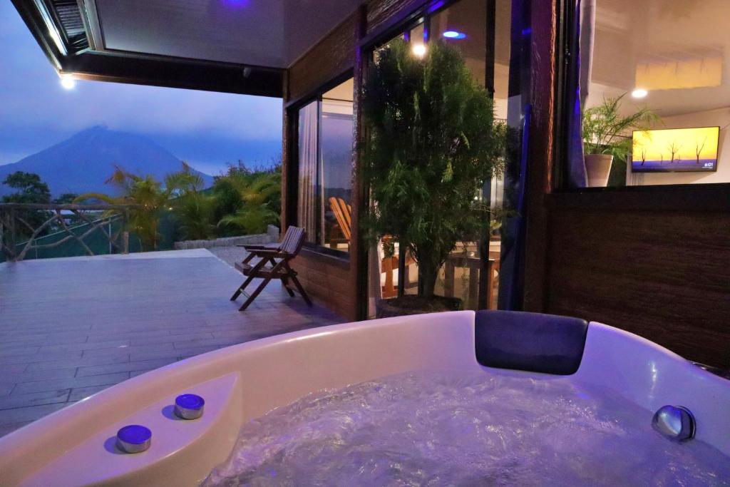 Love Cabin - Arenal Volcano & Lake views photo 1