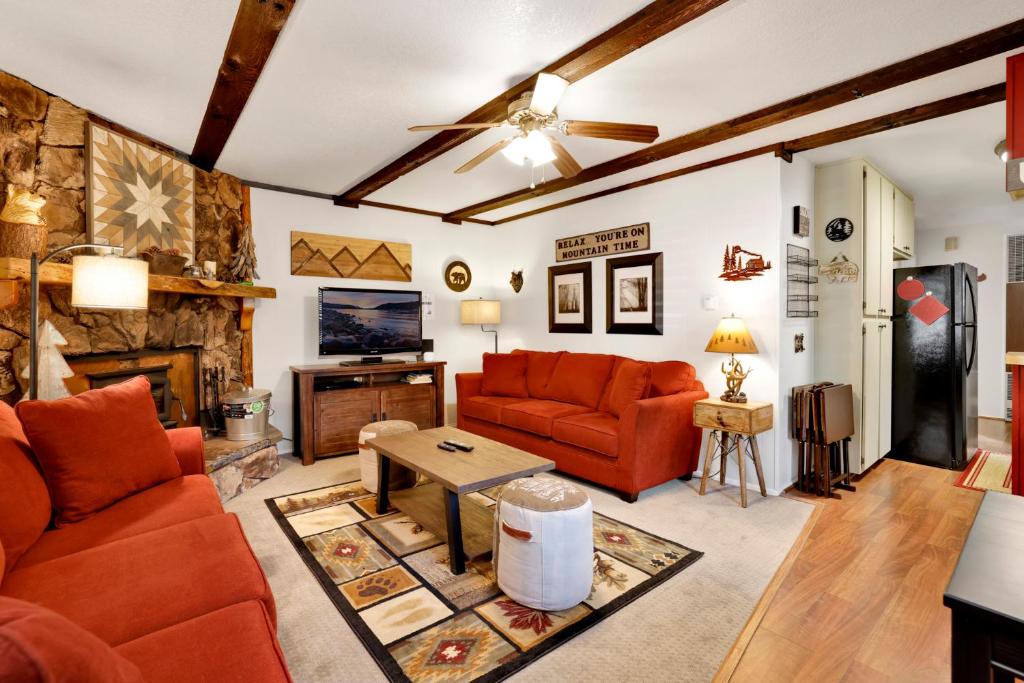 Mountain Getaway by Big Bear Vacations Adorable Sugarloaf Retreat