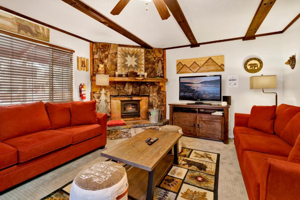 Mountain Getaway by Big Bear Vacations Adorable Sugarloaf Retreat photo 3