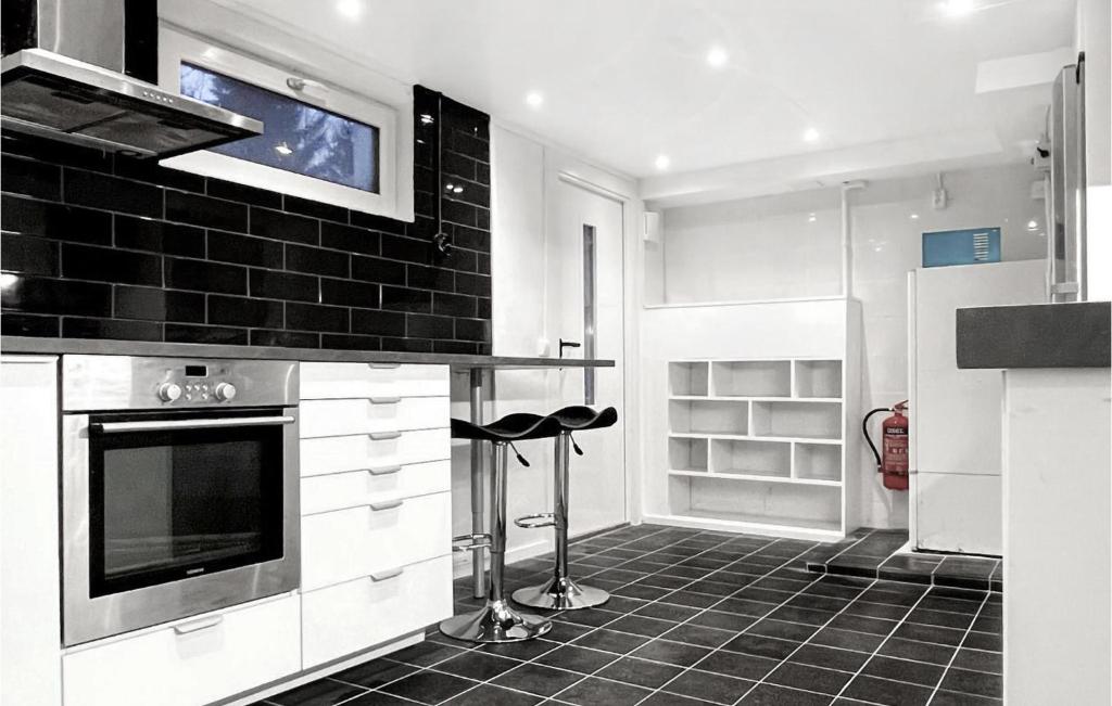 Stunning Apartment In Jrflla With Wifi And 1 Bedrooms photo 1
