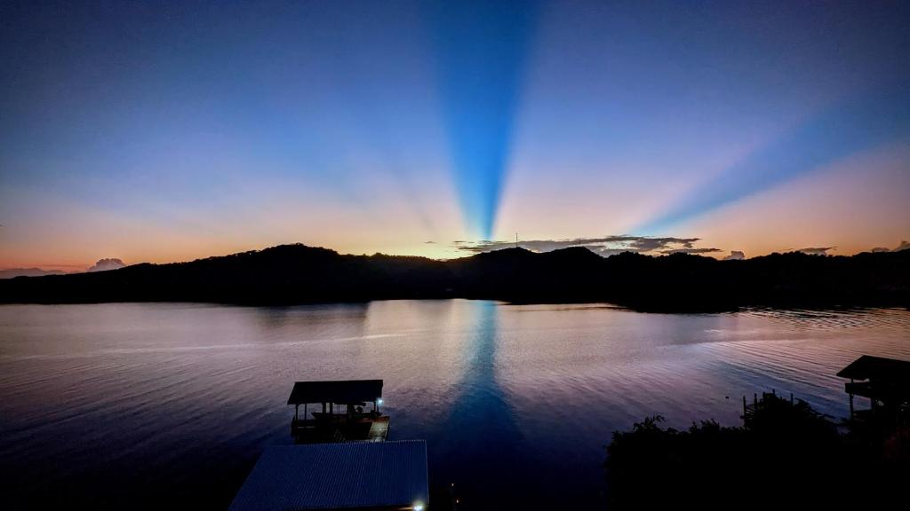 El Palacio Rosa on Blue Lagoon 3BR Beachfront Suite on pristine & quiet bay w incredible views photo 2