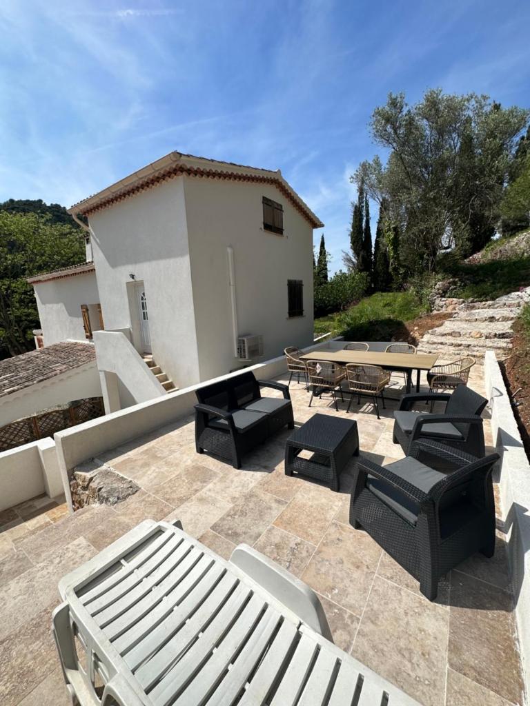 Villa nesilia