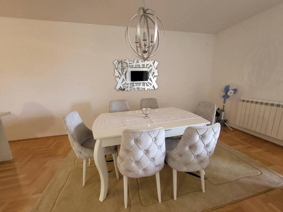 Luxury Central Apartment