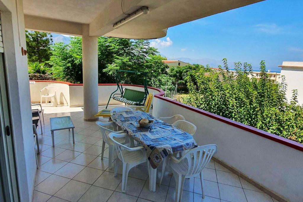 3 bedrooms appartement at Alcamo 100 m away from the beach with sea view enclosed garden and wifi