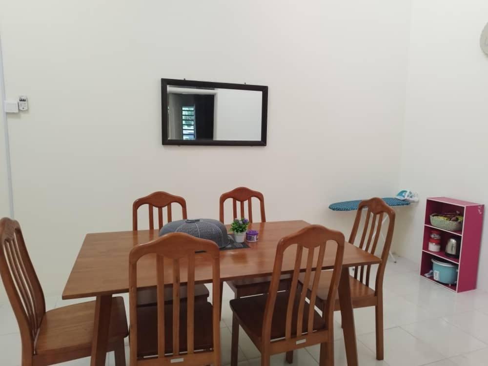 Homestay Delisha Tapah-Pool photo 2