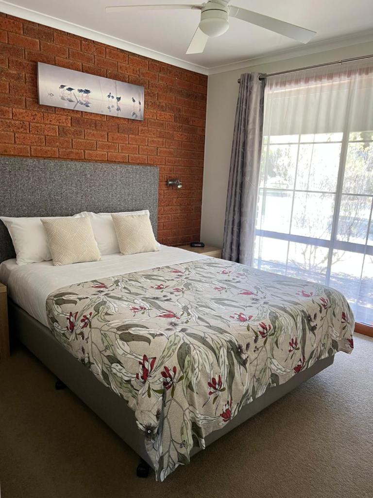 Greenways Holiday Units - Tap to explore photos