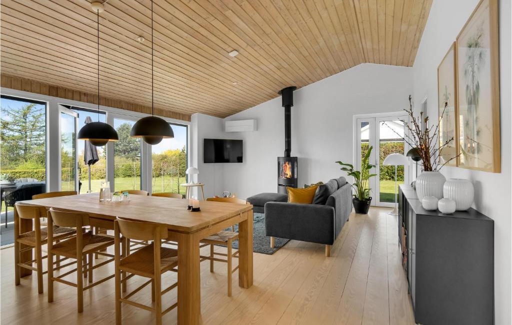 Nice Home In lsted With Sauna, Wifi And 3 Bedrooms photo 4