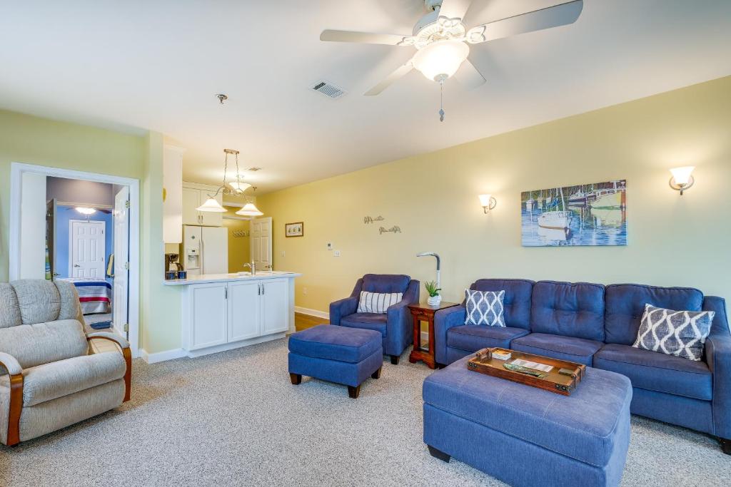 Lakefront Huddleston Condo with Community Pool