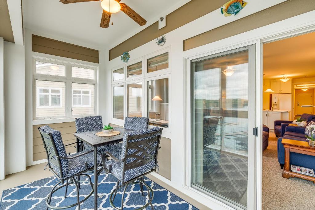 Lakefront Huddleston Condo with Community Pool photo 1