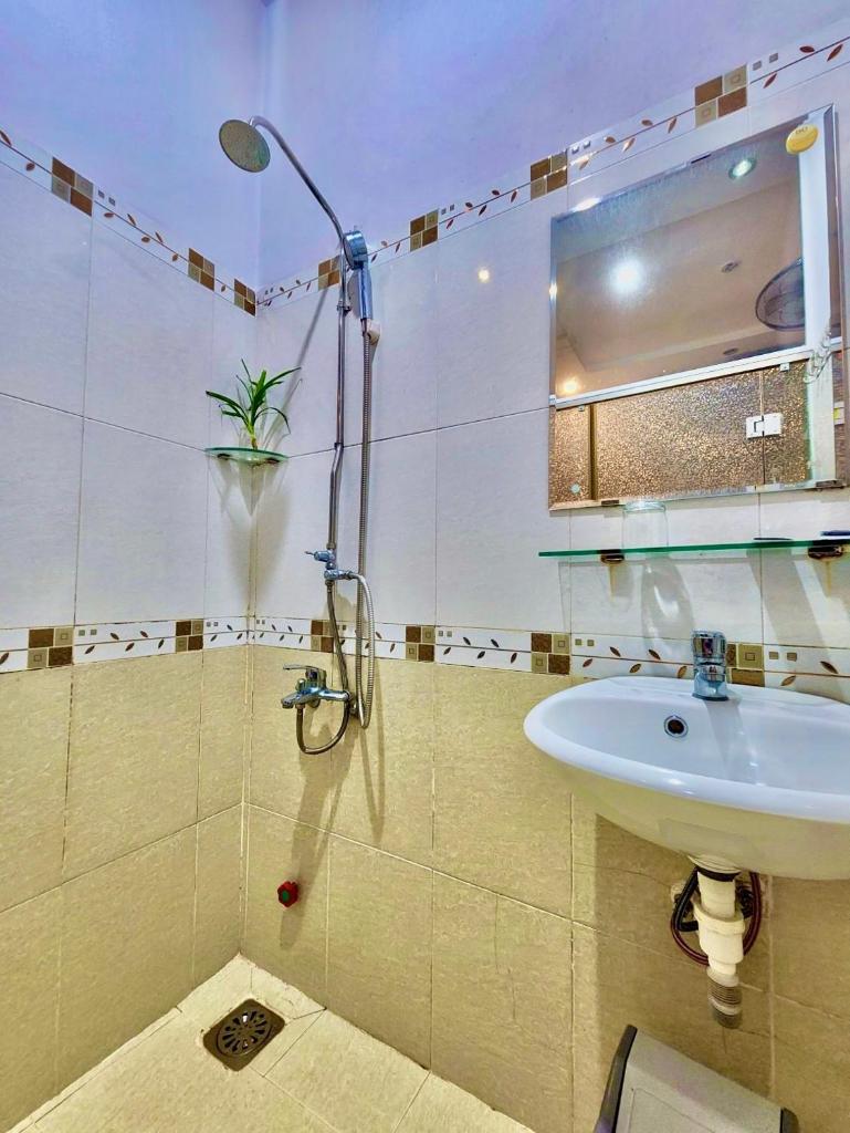 MES HOTEL (Near Ninh Kieu wharf)