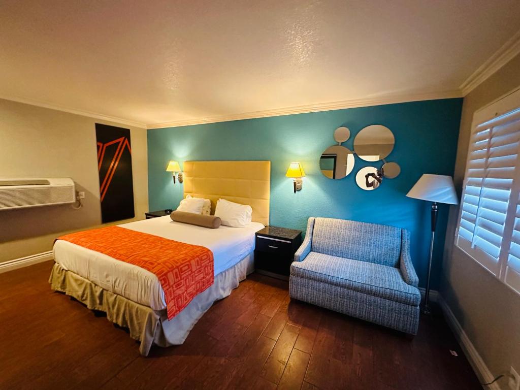 Casa Blanca Hotel - Orange Room Type - Standard King Room
