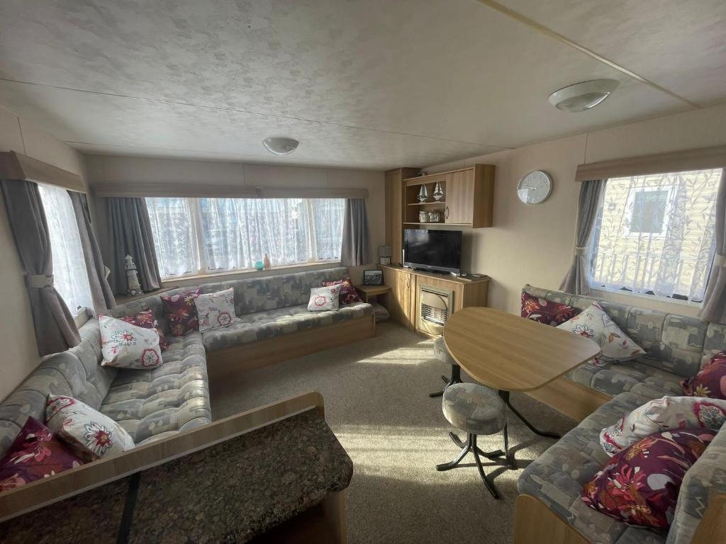 No. 1 Family Caravan at Golden Gate Holiday Centre, Sleeps 6 photo 3