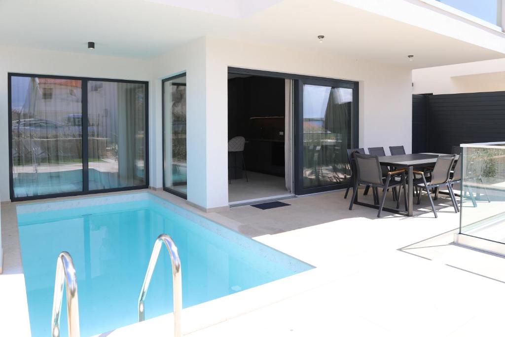 Brand new apartment with private pool photo 1