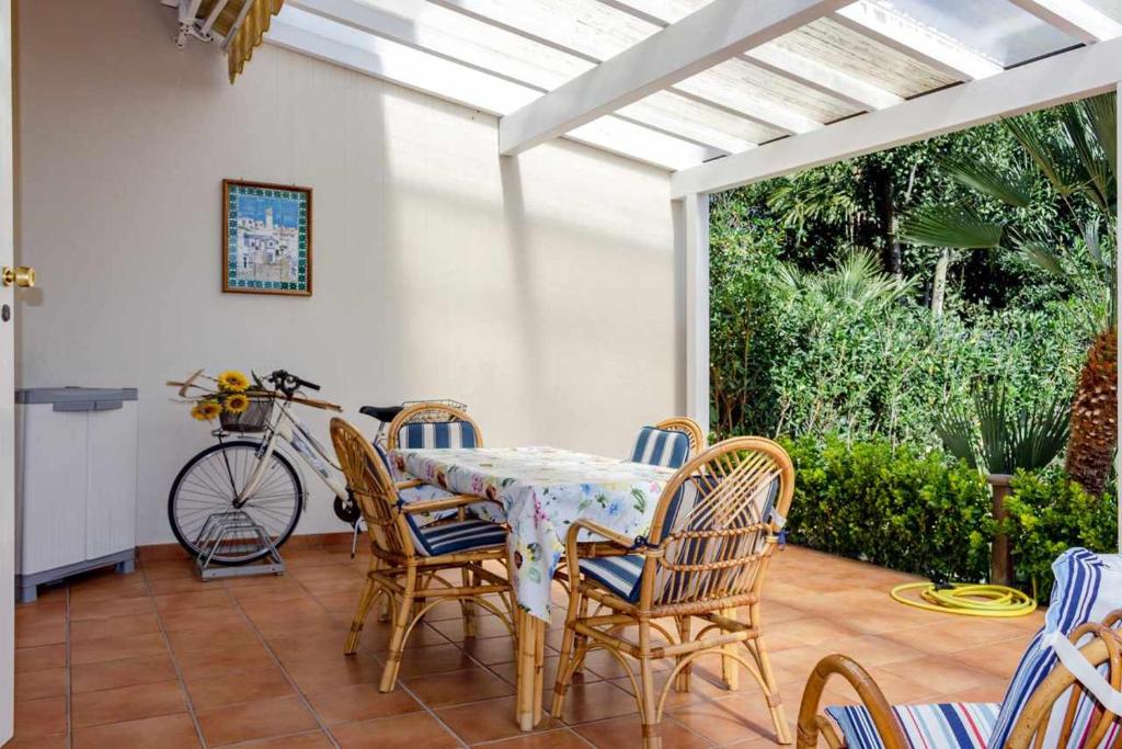 R28 Trilocale con giardino a due passi dal mare photo 3