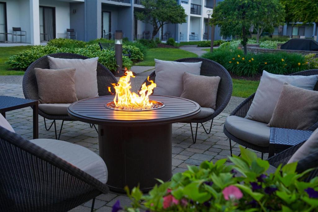 Courtyard by Marriott Detroit Troy image