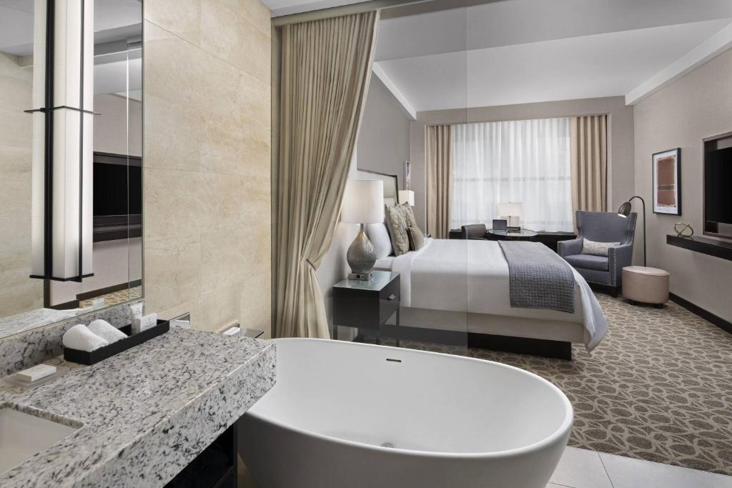 JW Marriott Houston Downtown Room Type - Superior Room, 1 King Bed (Hearing Accessible)